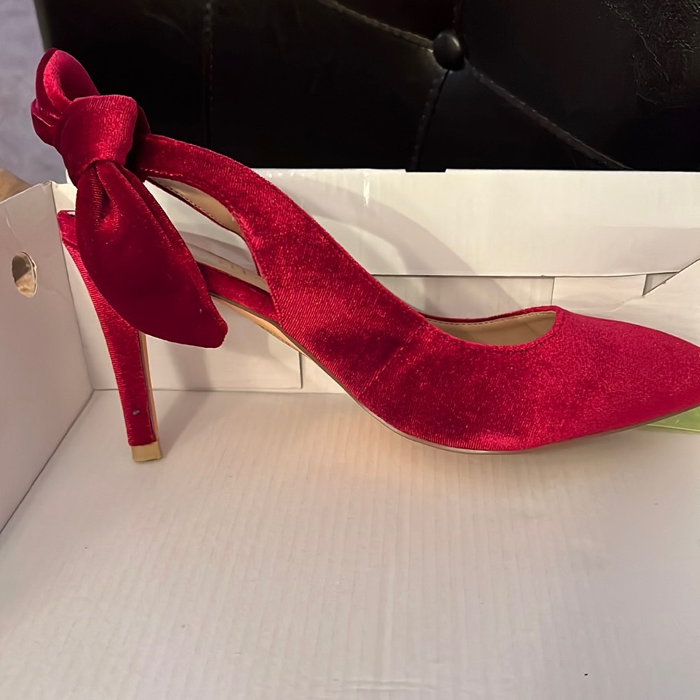 Women’s Billy Ella red velvet rear tie shoes